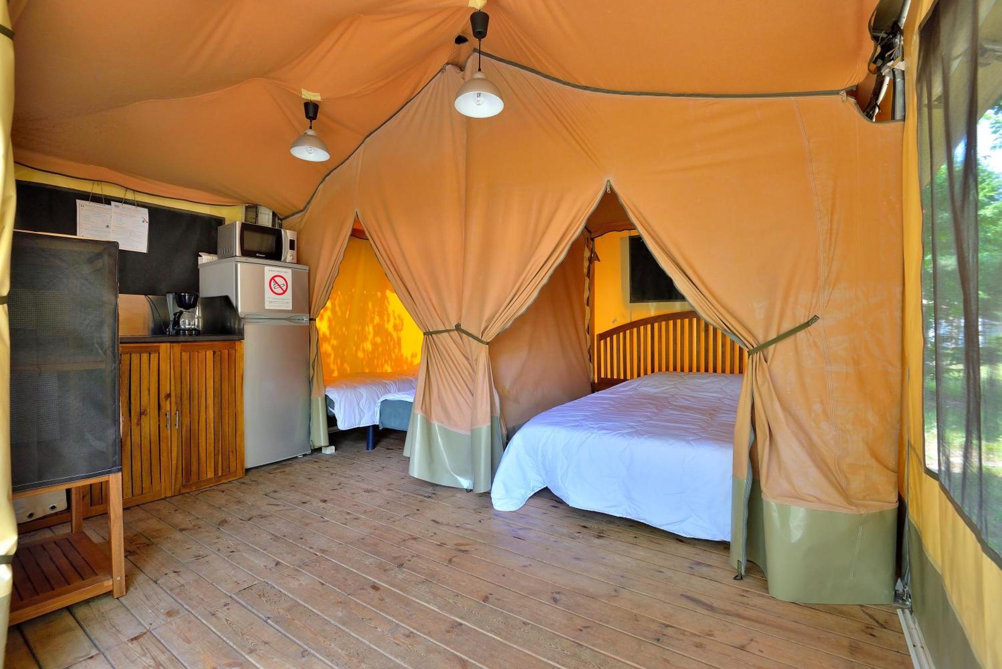 Camping Etang De La Vallee Combreux Номер фото